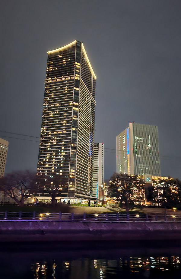 SHINY VIEW 橫濱夜景巡遊|日本橫濱景點遊記|碼頭運河公園觀光船,夜遊橫濱港,摩天輪、紅磚倉庫、大棧橋、海洋塔、海灣大橋盡收眼底 - 第18張圖