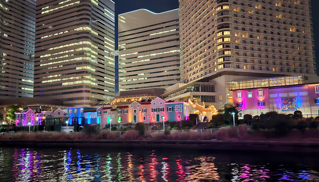 SHINY VIEW 橫濱夜景巡遊|日本橫濱景點遊記|碼頭運河公園觀光船,夜遊橫濱港,摩天輪、紅磚倉庫、大棧橋、海洋塔、海灣大橋盡收眼底 - 第15張圖