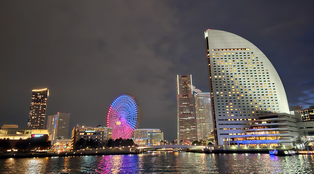 SHINY VIEW 橫濱夜景巡遊|日本橫濱景點遊記|碼頭運河公園觀光船,夜遊橫濱港,摩天輪、紅磚倉庫、大棧橋、海洋塔、海灣大橋盡收眼底 - 第13張圖