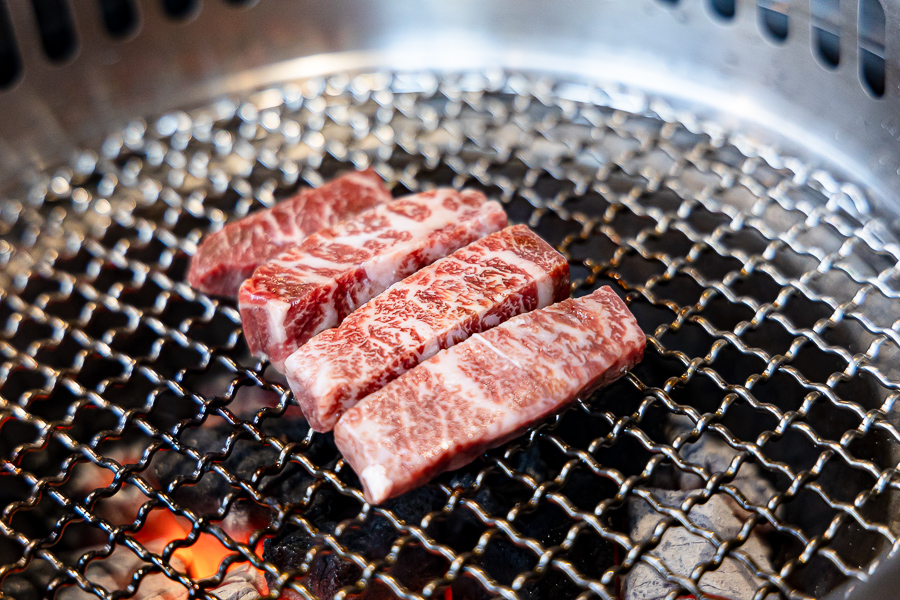 一修尼和牛炭火燒肉|桃園美食食記|精緻單點和牛燒肉,A5日本和牛、幻切牛舌、紅酒牛小排好吃推薦,近中路、藝文特區,好停車餐廳 - 第45張圖