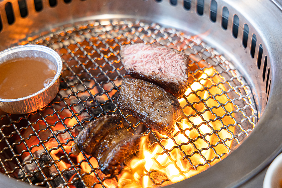 一修尼和牛炭火燒肉|桃園美食食記|精緻單點和牛燒肉,A5日本和牛、幻切牛舌、紅酒牛小排好吃推薦,近中路、藝文特區,好停車餐廳 - 第52張圖