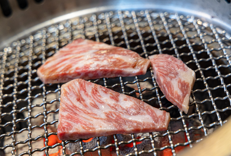 一修尼和牛炭火燒肉|桃園美食食記|精緻單點和牛燒肉,A5日本和牛、幻切牛舌、紅酒牛小排好吃推薦,近中路、藝文特區,好停車餐廳 - 第55張圖