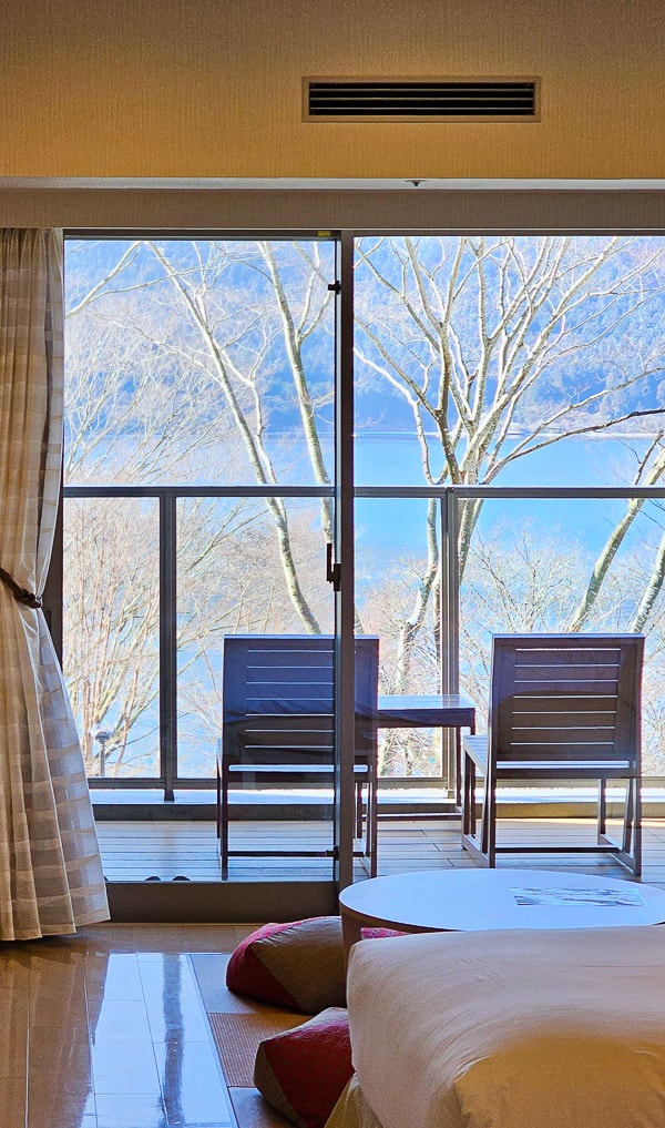 【日本箱根】蘆之湖花織旅館|休閒雙床露天浴池房一泊二食自助BUFFET晚餐早餐,溫泉旅館住宿推薦 - 第75張圖