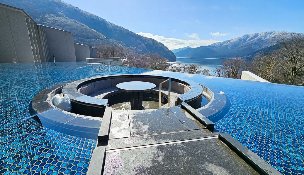 【日本箱根】蘆之湖花織旅館|休閒雙床露天浴池房一泊二食自助BUFFET晚餐早餐,溫泉旅館住宿推薦 - 第23張圖