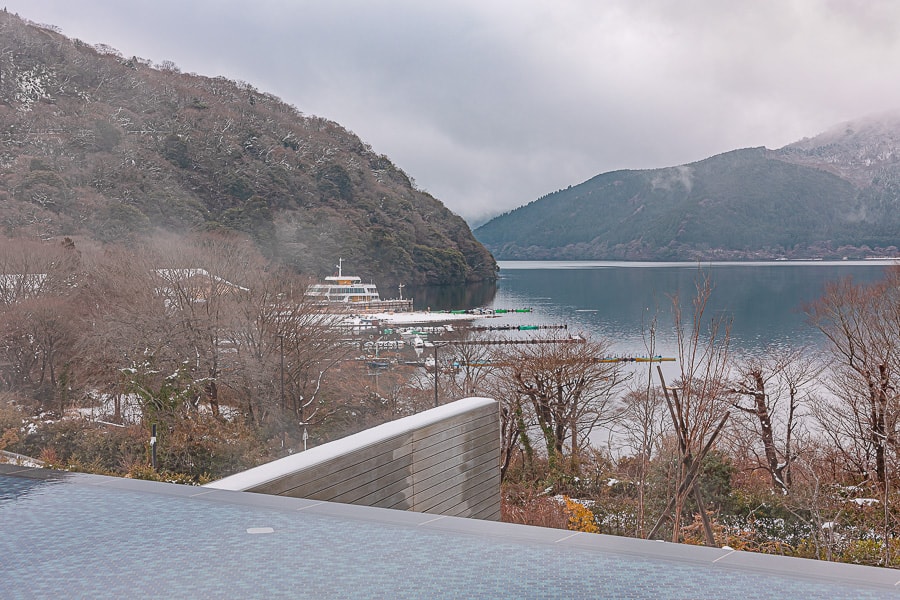 【日本箱根】蘆之湖花織旅館|休閒雙床露天浴池房一泊二食自助BUFFET晚餐早餐,溫泉旅館住宿推薦 - 第18張圖