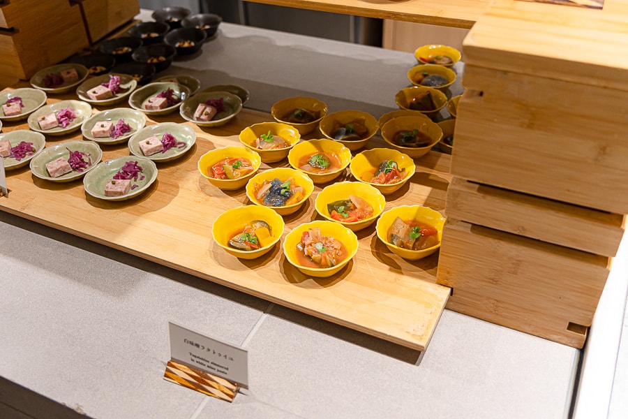 【日本箱根】蘆之湖花織旅館|一泊二食自助BUFFET晚餐、早餐吃到飽餐飲篇,樣式多元口味精緻好吃推薦 - 第28張圖