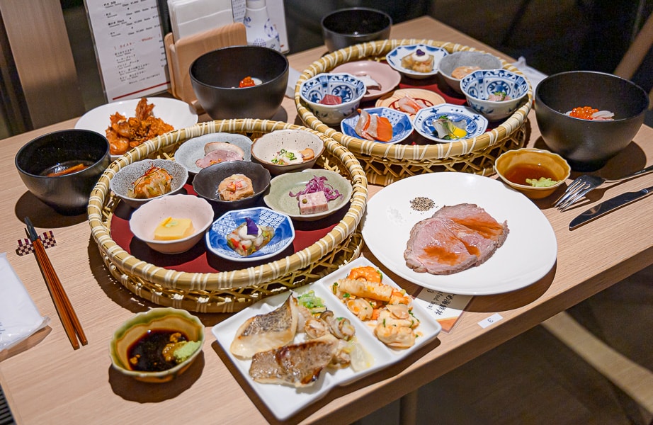 【日本箱根】蘆之湖花織旅館|休閒雙床露天浴池房一泊二食自助BUFFET晚餐早餐,溫泉旅館住宿推薦 - 第78張圖