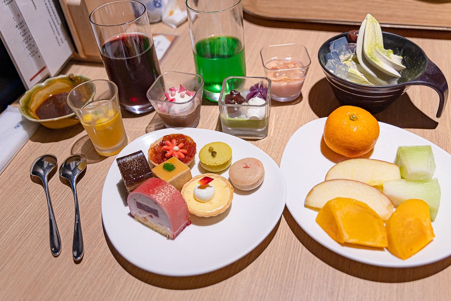 【日本箱根】蘆之湖花織旅館|休閒雙床露天浴池房一泊二食自助BUFFET晚餐早餐,溫泉旅館住宿推薦 - 第85張圖