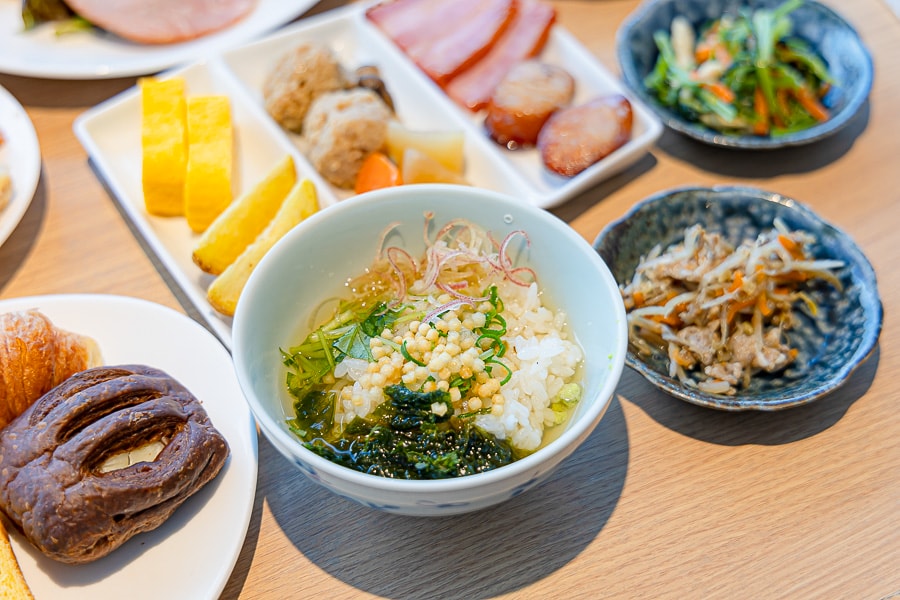 【日本箱根】蘆之湖花織旅館|一泊二食自助BUFFET晚餐、早餐吃到飽餐飲篇,樣式多元口味精緻好吃推薦 - 第101張圖