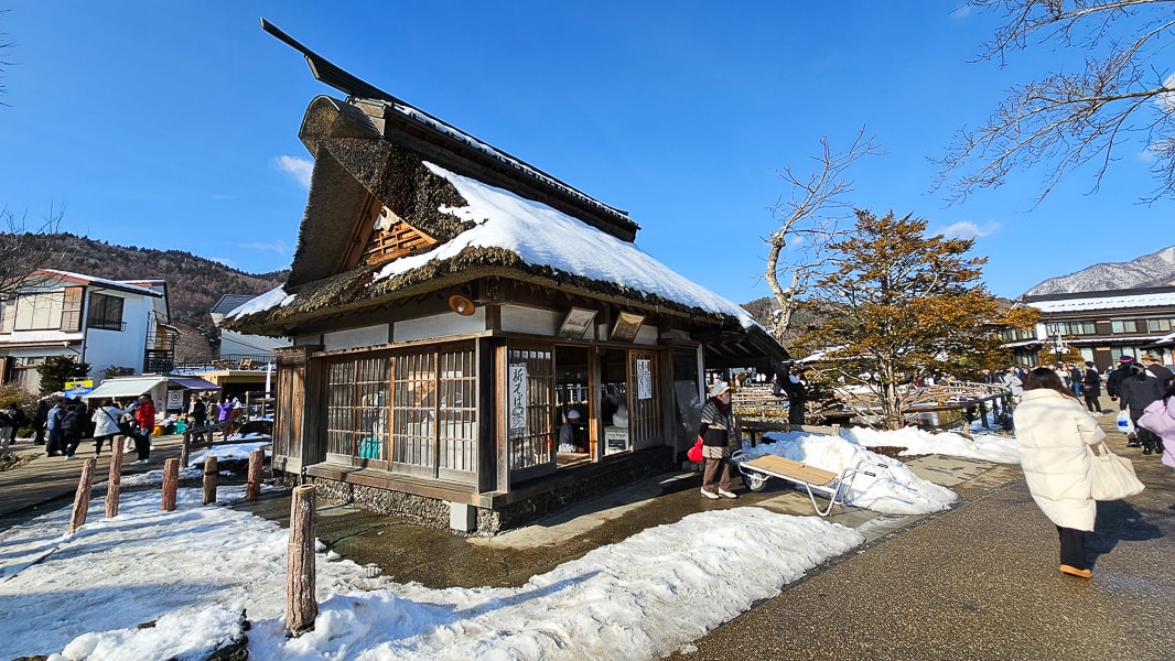 【日本山梨】忍野八海|富士山融雪湧泉池景,觀光客知名景點推薦 - 第15張圖
