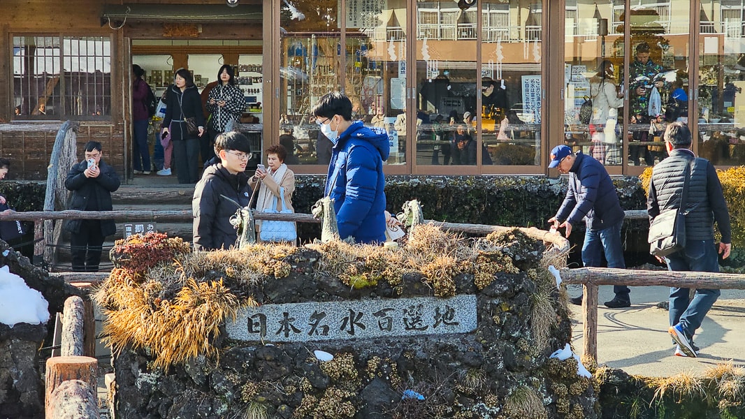 【日本山梨】忍野八海|富士山融雪湧泉池景,觀光客知名景點推薦 - 第21張圖