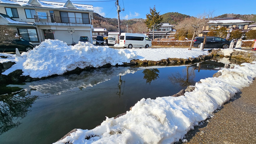 【日本山梨】忍野八海|富士山融雪湧泉池景,觀光客知名景點推薦 - 第32張圖
