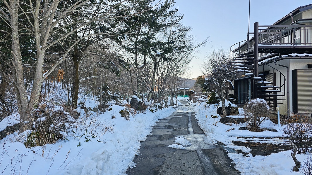 【日本山梨】忍野八海|富士山融雪湧泉池景,觀光客知名景點推薦 - 第59張圖