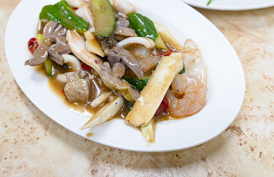 【台北中山】吳師大眾飯店|六條通內極為平價又好吃的台式熱炒,推薦麻油腰子、炒牛肉、炒三鮮及蚵仔湯 - 第12張圖