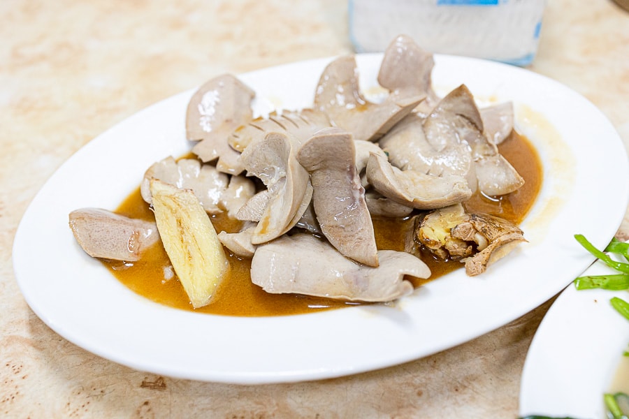 【台北中山】吳師大眾飯店|六條通內極為平價又好吃的台式熱炒,推薦麻油腰子、炒牛肉、炒三鮮及蚵仔湯 - 第13張圖