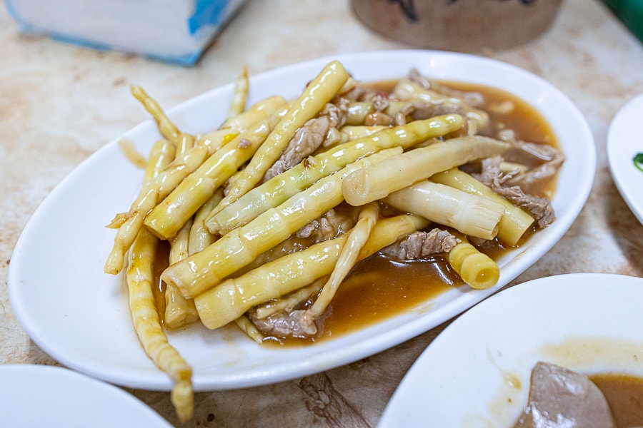 【台北中山】吳師大眾飯店|六條通內極為平價又好吃的台式熱炒,推薦麻油腰子、炒牛肉、炒三鮮及蚵仔湯 - 第15張圖