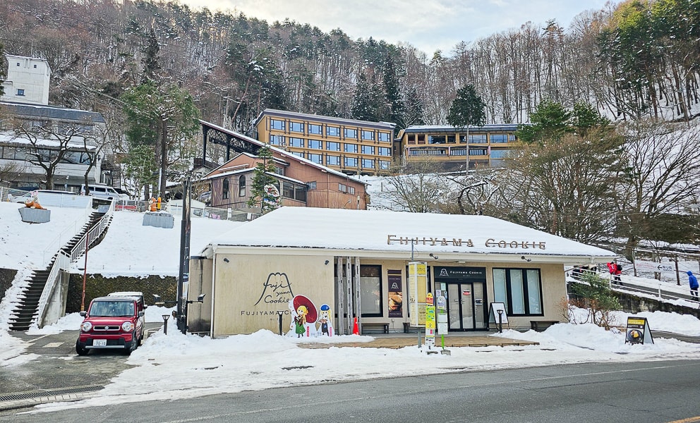 【日本山梨】河口湖 富士山纜車|觀光客必去推薦天上山公園,景色超美還有網美盪鞦韆拍美照 - 第4張圖