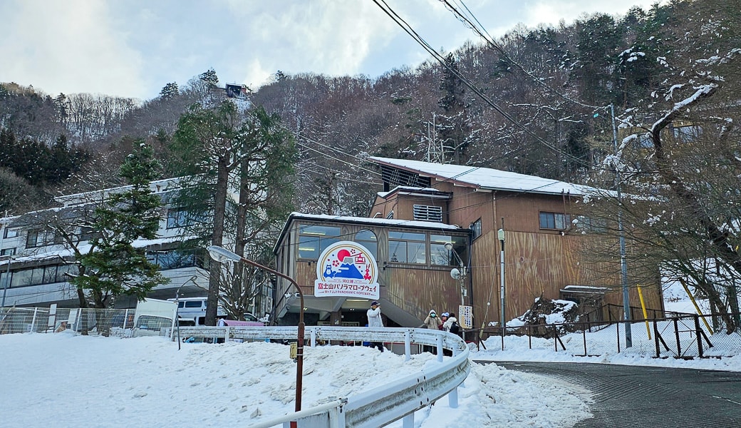 【日本山梨】河口湖 富士山纜車|觀光客必去推薦天上山公園,景色超美還有網美盪鞦韆拍美照 - 第5張圖