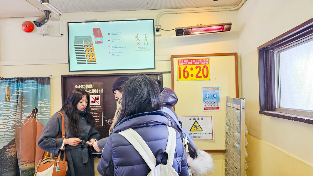 【日本山梨】河口湖 富士山纜車|觀光客必去推薦天上山公園,景色超美還有網美盪鞦韆拍美照 - 第8張圖
