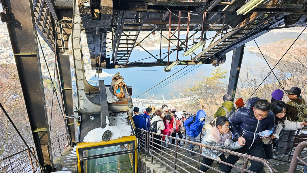 【日本山梨】河口湖 富士山纜車|觀光客必去推薦天上山公園,景色超美還有網美盪鞦韆拍美照 - 第13張圖
