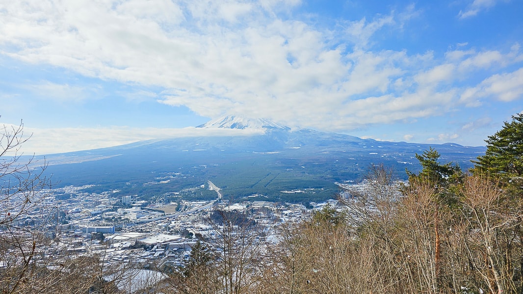 【日本山梨】河口湖 富士山纜車|觀光客必去推薦天上山公園,景色超美還有網美盪鞦韆拍美照 - 第16張圖