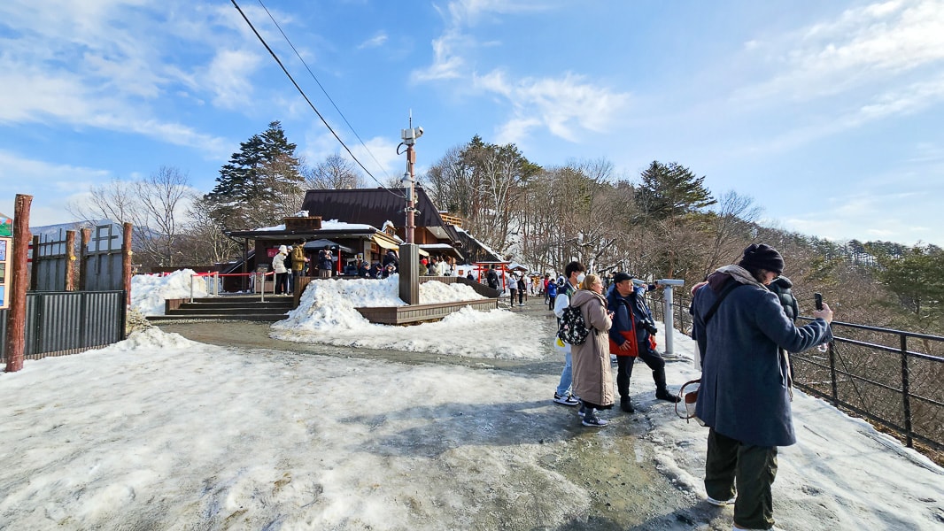 【日本山梨】河口湖 富士山纜車|觀光客必去推薦天上山公園,景色超美還有網美盪鞦韆拍美照 - 第17張圖