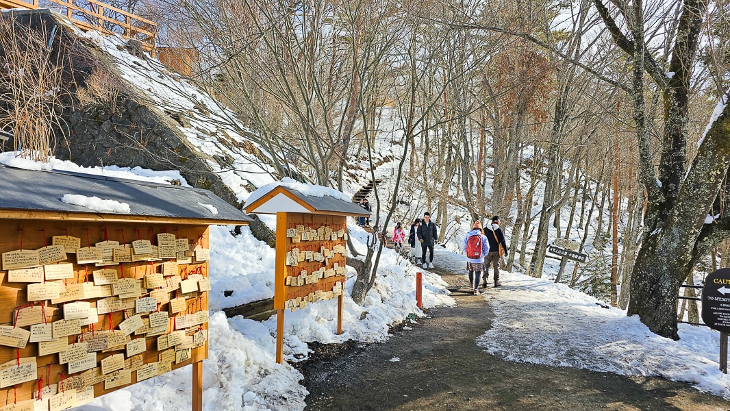 【日本山梨】河口湖 富士山纜車|觀光客必去推薦天上山公園,景色超美還有網美盪鞦韆拍美照 - 第30張圖