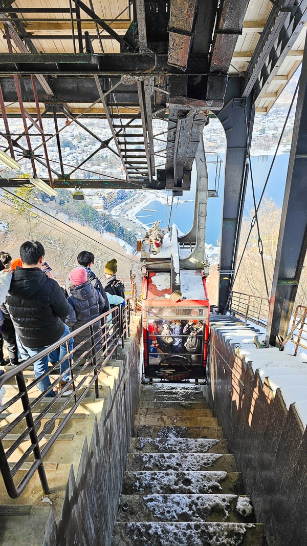 【日本山梨】河口湖 富士山纜車|觀光客必去推薦天上山公園,景色超美還有網美盪鞦韆拍美照 - 第45張圖
