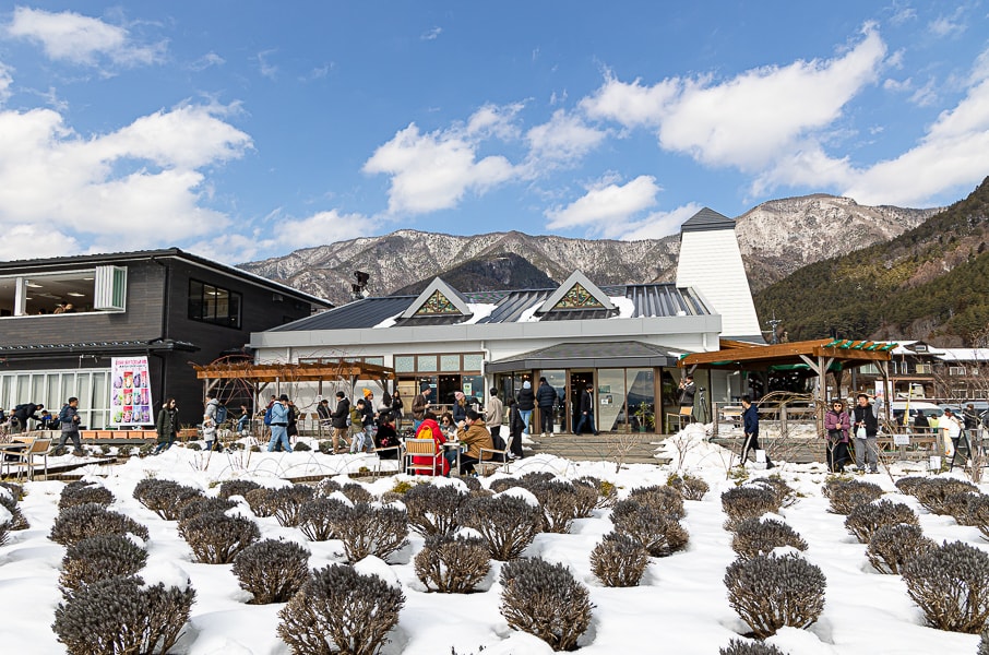 【日本山梨】富士五湖開車自駕旅遊|河口湖、西湖、精進湖、本栖湖,自駕一圈富士山雪景看到飽 - 第10張圖