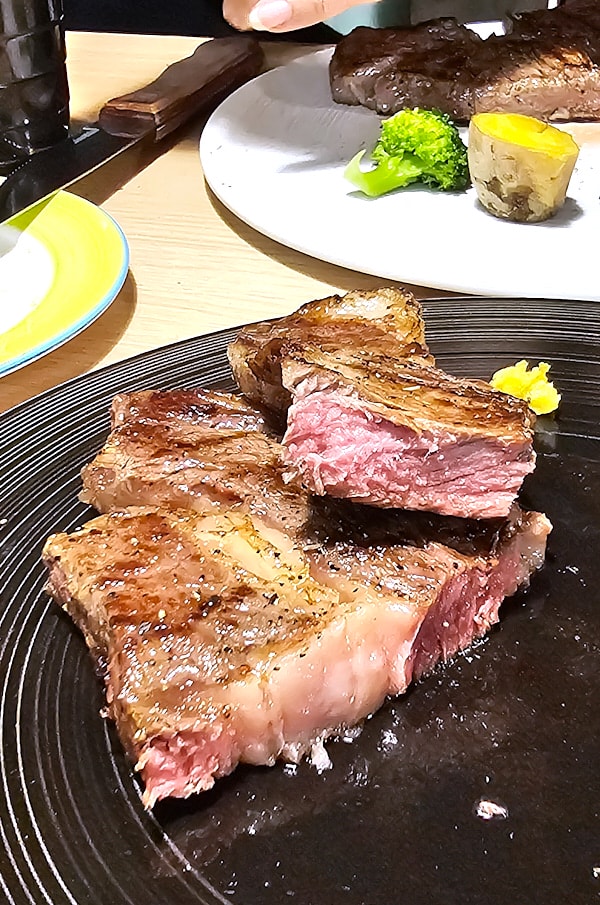【台北信義】全家人牛排|隱藏在臨江街夜市巷弄的平價原肉肉塊牛排 - 第8張圖