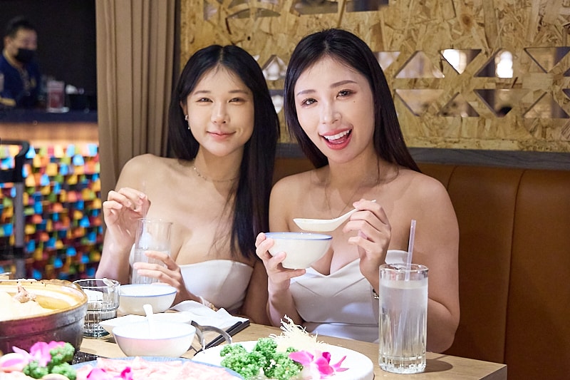 【台北中山】星曜雞湯|全雞熬煮金黃雞湯火鍋,台北特色鍋物必吃推薦,每月主題日超HIGH,新推出商業午餐個人獨享鍋雞湯 - 第78張圖