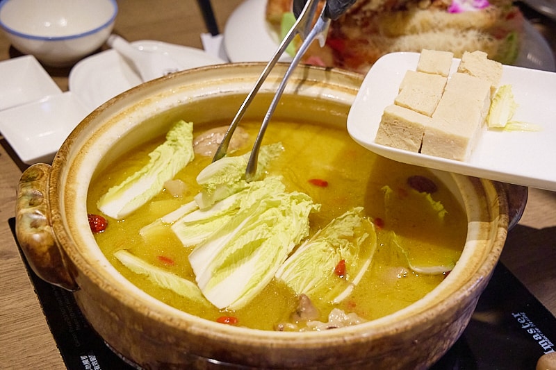 【台北中山】星曜雞湯|全雞熬煮金黃雞湯火鍋,台北特色鍋物必吃推薦,每月主題日超HIGH,新推出商業午餐個人獨享鍋雞湯 - 第57張圖