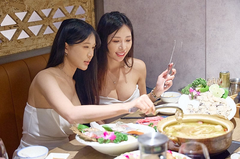 【台北中山】星曜雞湯|全雞熬煮金黃雞湯火鍋,台北特色鍋物必吃推薦,每月主題日超HIGH,新推出商業午餐個人獨享鍋雞湯 - 第33張圖