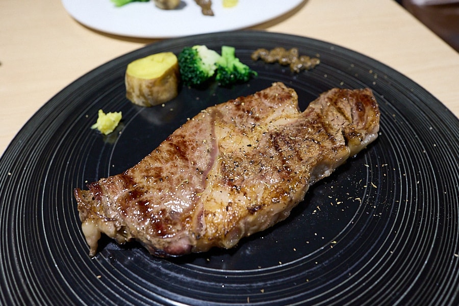 【台北信義】全家人牛排|隱藏在臨江街夜市巷弄的平價原肉肉塊牛排 - 第10張圖