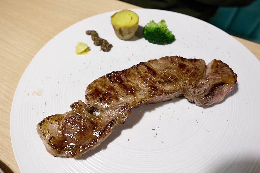 【台北信義】全家人牛排|隱藏在臨江街夜市巷弄的平價原肉肉塊牛排 - 第9張圖