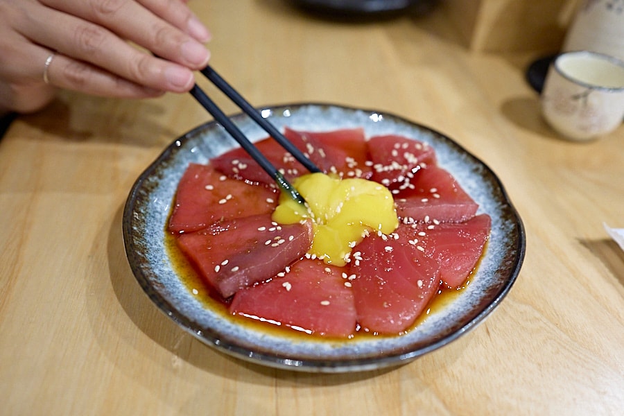 【新北三重】神居居酒屋|巷弄裡的深夜食堂日本酒種類多元,推薦牛腸鍋、炸鮟鱇魚、鮪魚醬油漬、明太子玉子燒 - 第22張圖