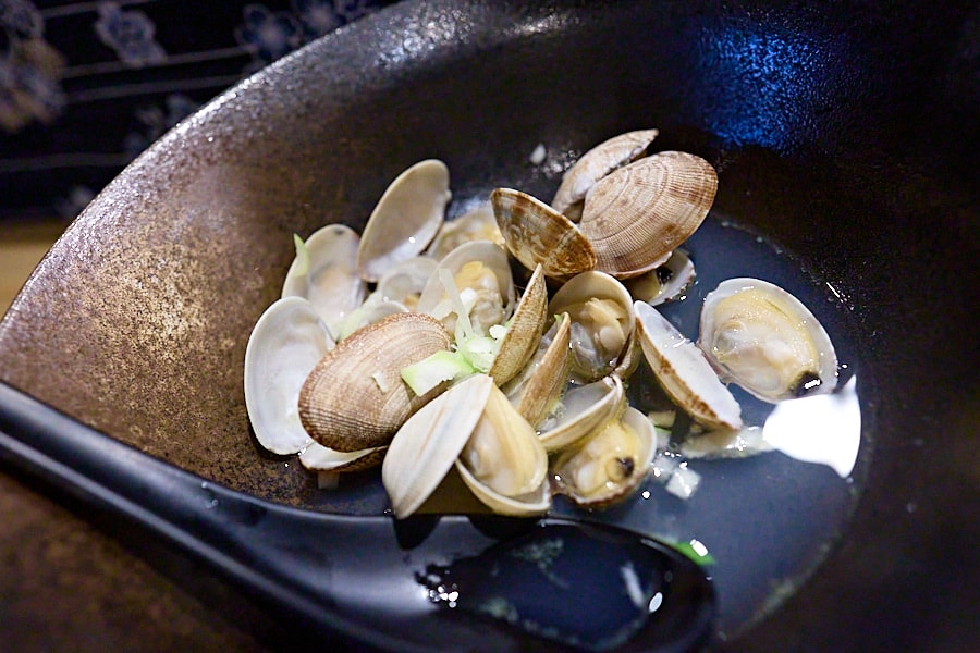 【新北三重】神居居酒屋|巷弄裡的深夜食堂日本酒種類多元,推薦牛腸鍋、炸鮟鱇魚、鮪魚醬油漬、明太子玉子燒 - 第24張圖
