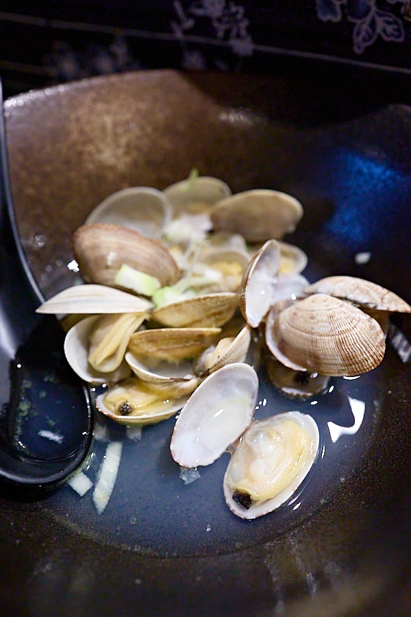 【新北三重】神居居酒屋|巷弄裡的深夜食堂日本酒種類多元,推薦牛腸鍋、炸鮟鱇魚、鮪魚醬油漬、明太子玉子燒 - 第25張圖