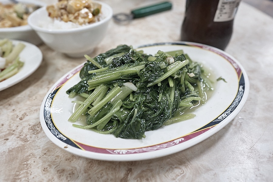 【台北中山】吳師大眾飯店|六條通平價好吃台式熱炒,推薦麻油腰子炒牛肉炒三鮮及蚵仔湯(二訪心得) - 第23張圖