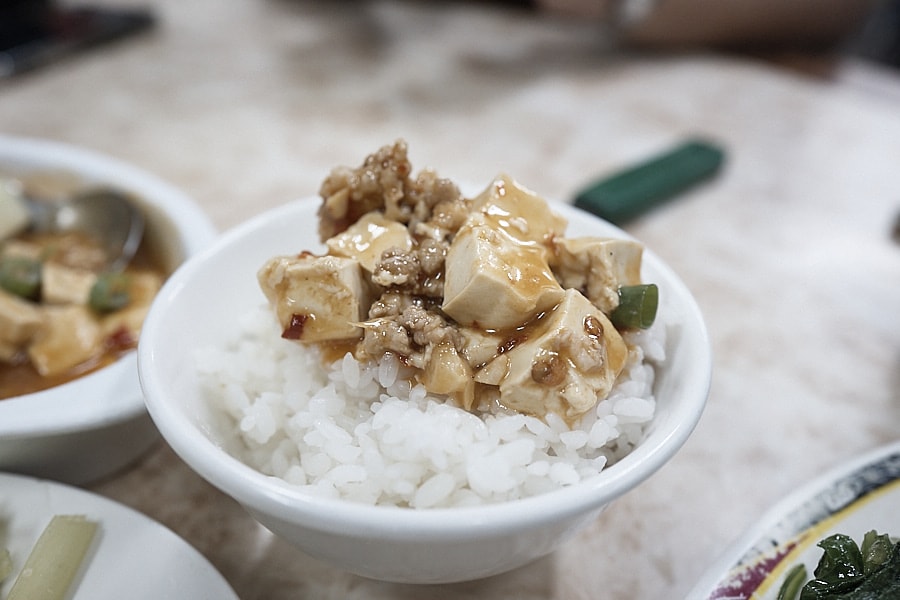 【台北中山】吳師大眾飯店|六條通平價好吃台式熱炒,推薦麻油腰子炒牛肉炒三鮮及蚵仔湯(二訪心得) - 第29張圖