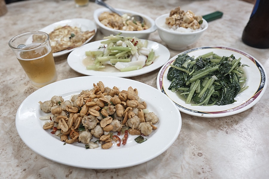 【台北中山】吳師大眾飯店|六條通平價好吃台式熱炒,推薦麻油腰子炒牛肉炒三鮮及蚵仔湯(二訪心得) - 第21張圖