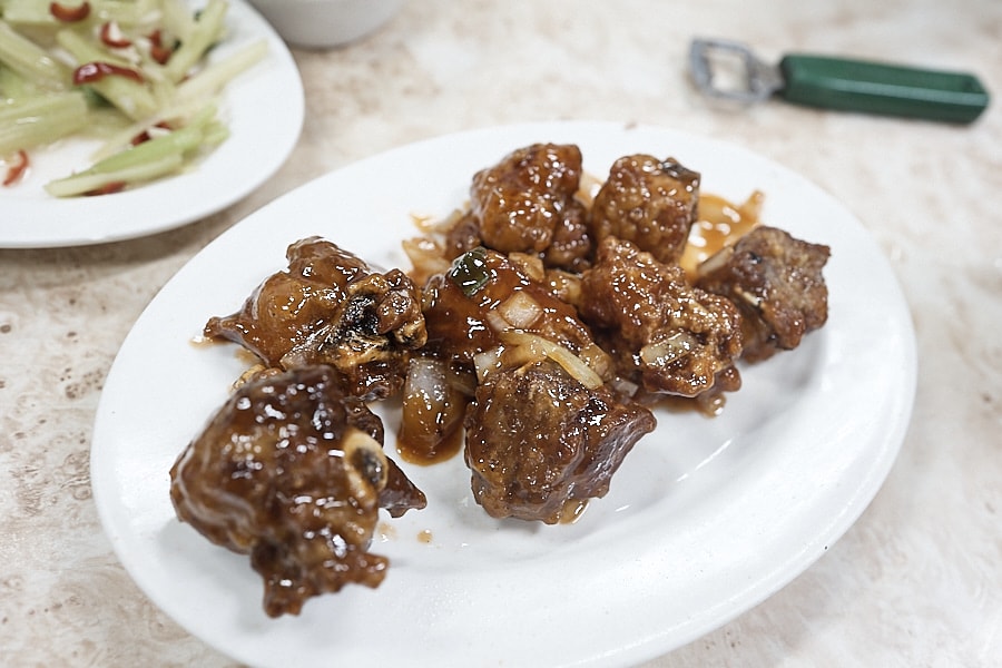 【台北中山】吳師大眾飯店|六條通平價好吃台式熱炒,推薦麻油腰子炒牛肉炒三鮮及蚵仔湯(二訪心得) - 第31張圖