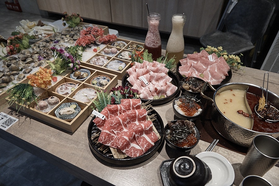 【台北松山】深紅汕頭鍋物台北民權店|牛奶貝吃到飽浮誇系海鮮火鍋限定活動,黃金花膠雞湯及火燒麻辣鍋湯底推薦 - 第3張圖