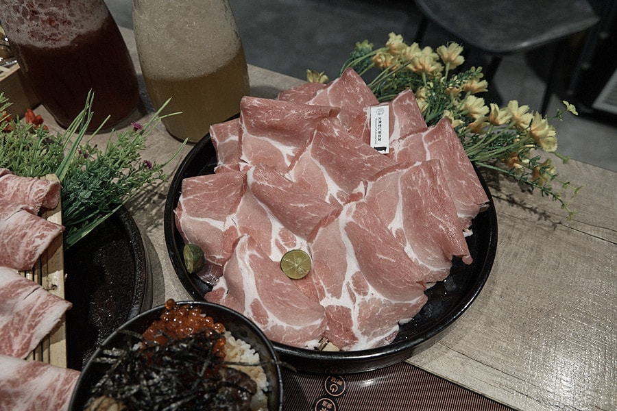 【台北松山】深紅汕頭鍋物台北民權店|牛奶貝吃到飽浮誇系海鮮火鍋限定活動,黃金花膠雞湯及火燒麻辣鍋湯底推薦 - 第32張圖