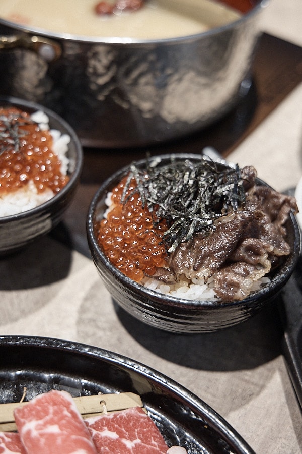【台北松山】深紅汕頭鍋物台北民權店|牛奶貝吃到飽浮誇系海鮮火鍋限定活動,黃金花膠雞湯及火燒麻辣鍋湯底推薦 - 第18張圖