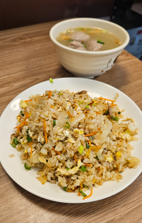 【台北內湖】東湖家鄉小吃|在地人才知道的平價美味熱炒店,推薦炒蛤蠣、宮保雞丁、糖醋里肌、牛肉炒飯 - 第17張圖