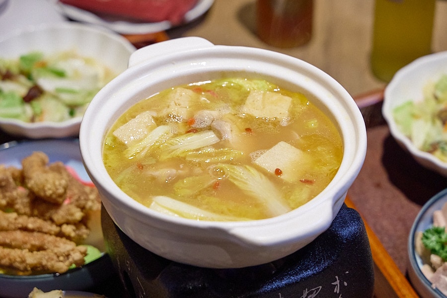 【台北中山】星曜雞湯|全雞熬煮金黃雞湯火鍋,台北特色鍋物必吃推薦,每月主題日超HIGH,新推出商業午餐個人獨享鍋雞湯 - 第13張圖