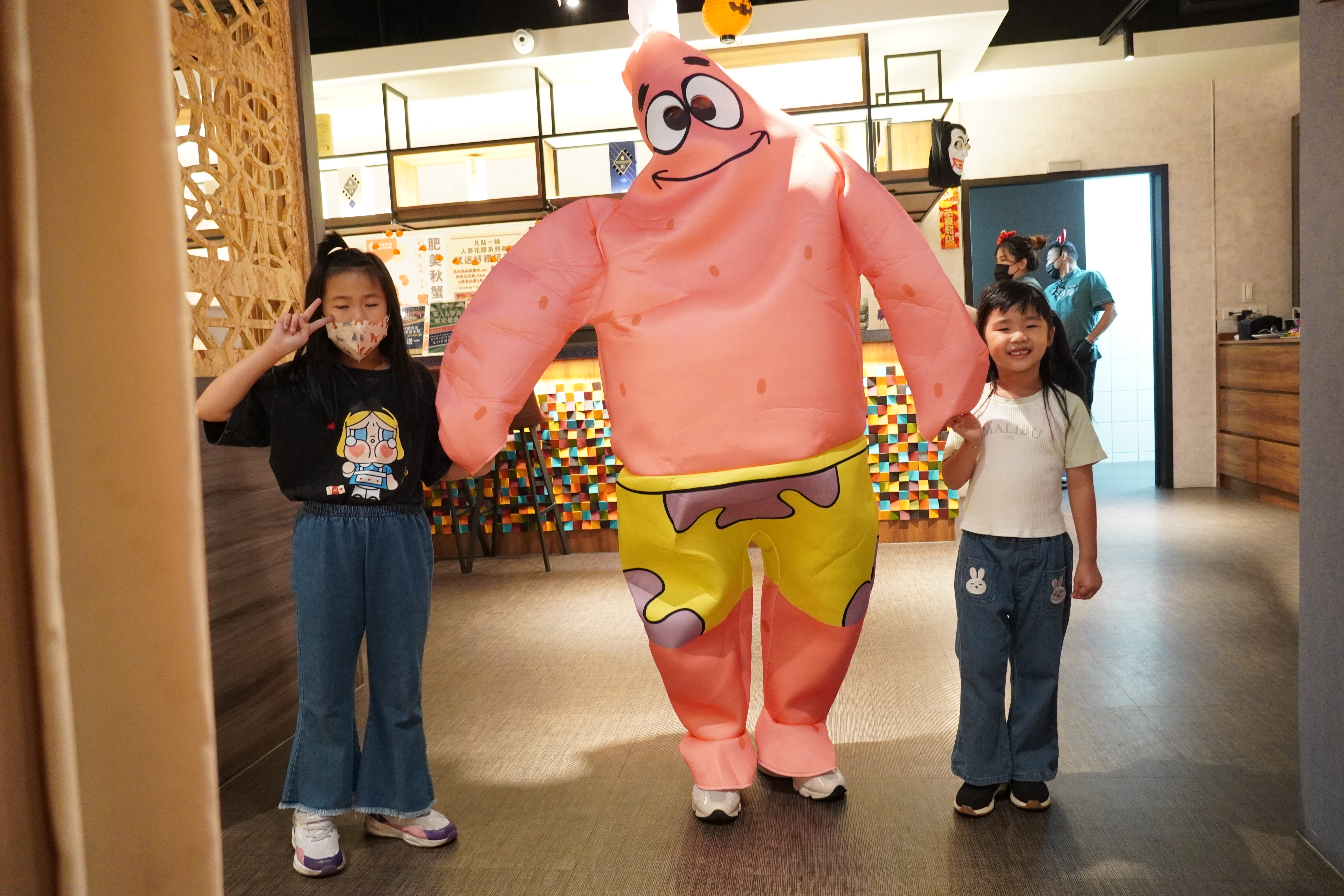 【台北中山】星曜雞湯|全雞金黃雞湯火鍋,台北特色鍋物必吃推薦,每月主題日超HIGH,新菜色秋蟹肥美嗆蟹特別,另有商業午餐套餐 - 第5張圖