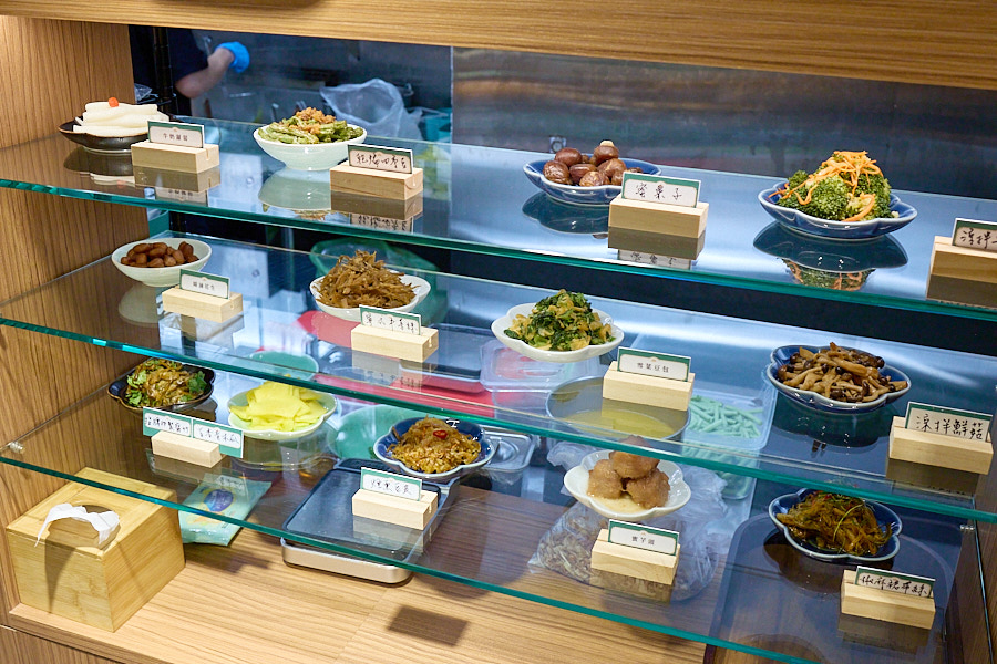 【台北中正】青嬌膠原麵館|單人也適合的美味黃金雞湯,店面文青新開幕推薦,近捷運善導寺站、北商、立法院 - 第3張圖