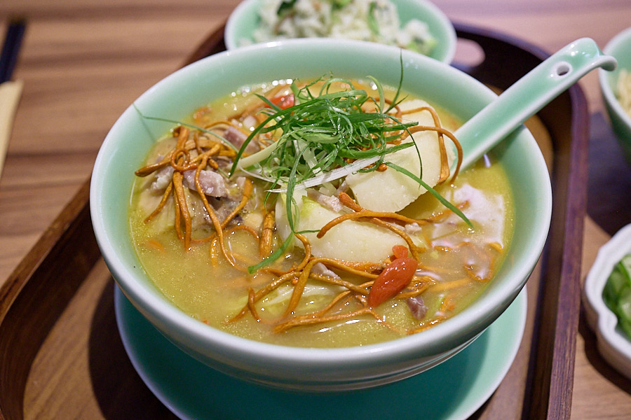 【台北中正】青嬌膠原麵館|單人也適合的美味黃金雞湯,店面文青新開幕推薦,近捷運善導寺站、北商、立法院 - 第16張圖